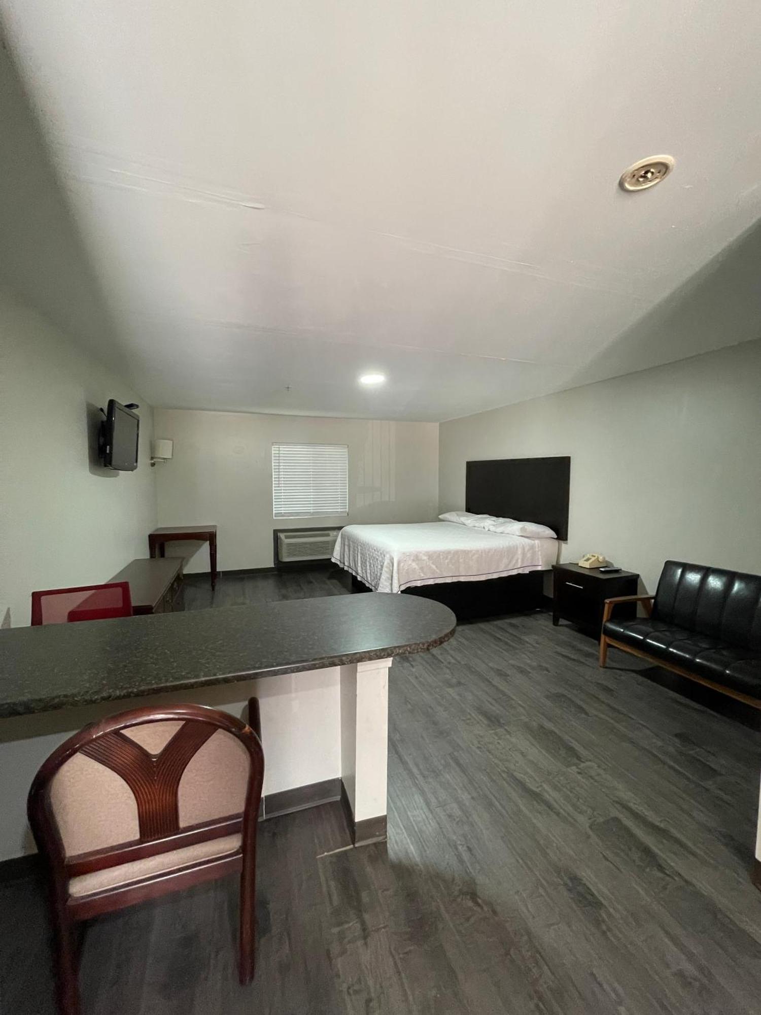 High Falls Inn & Suites Kültér fotó