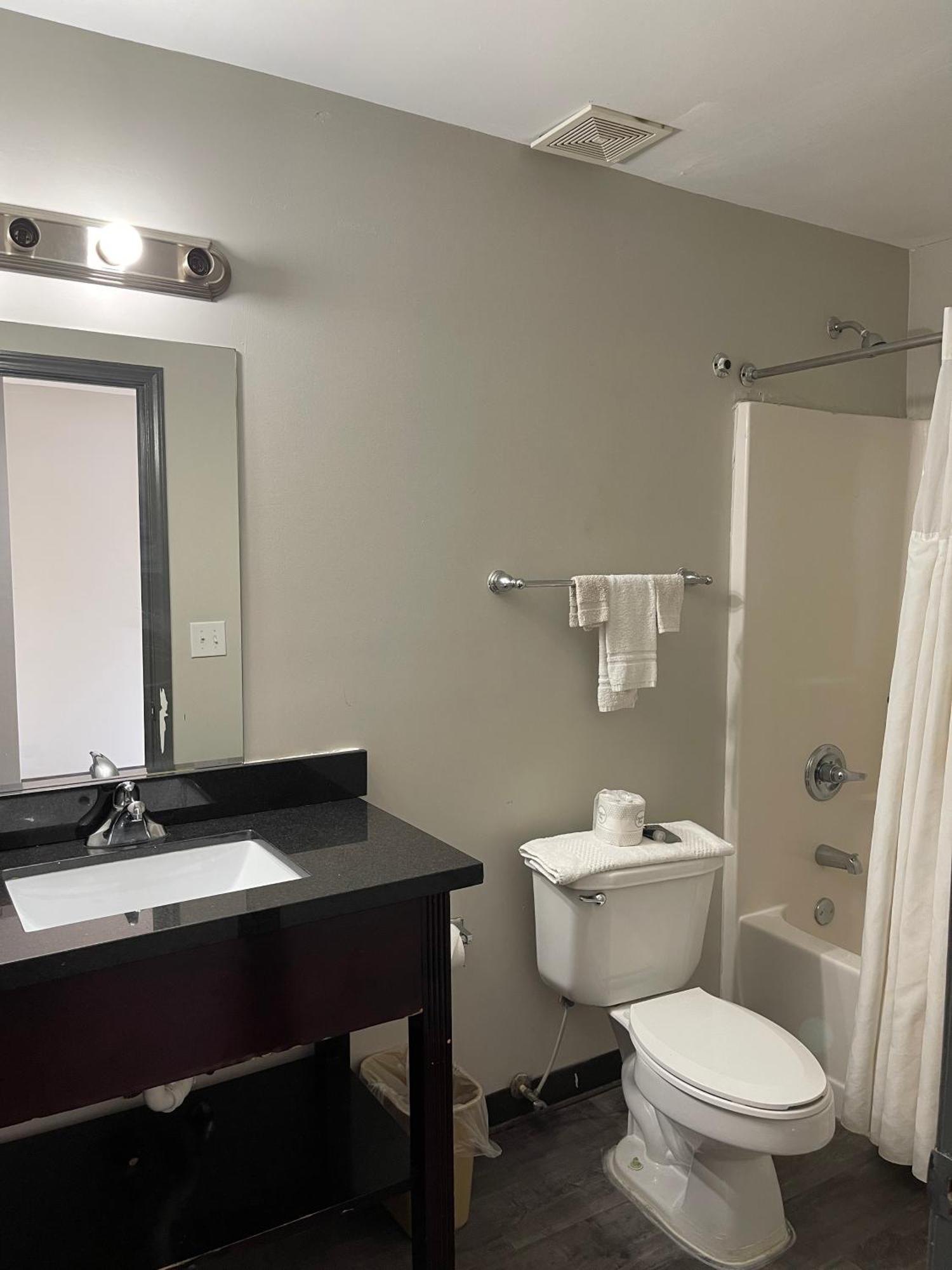 High Falls Inn & Suites Kültér fotó
