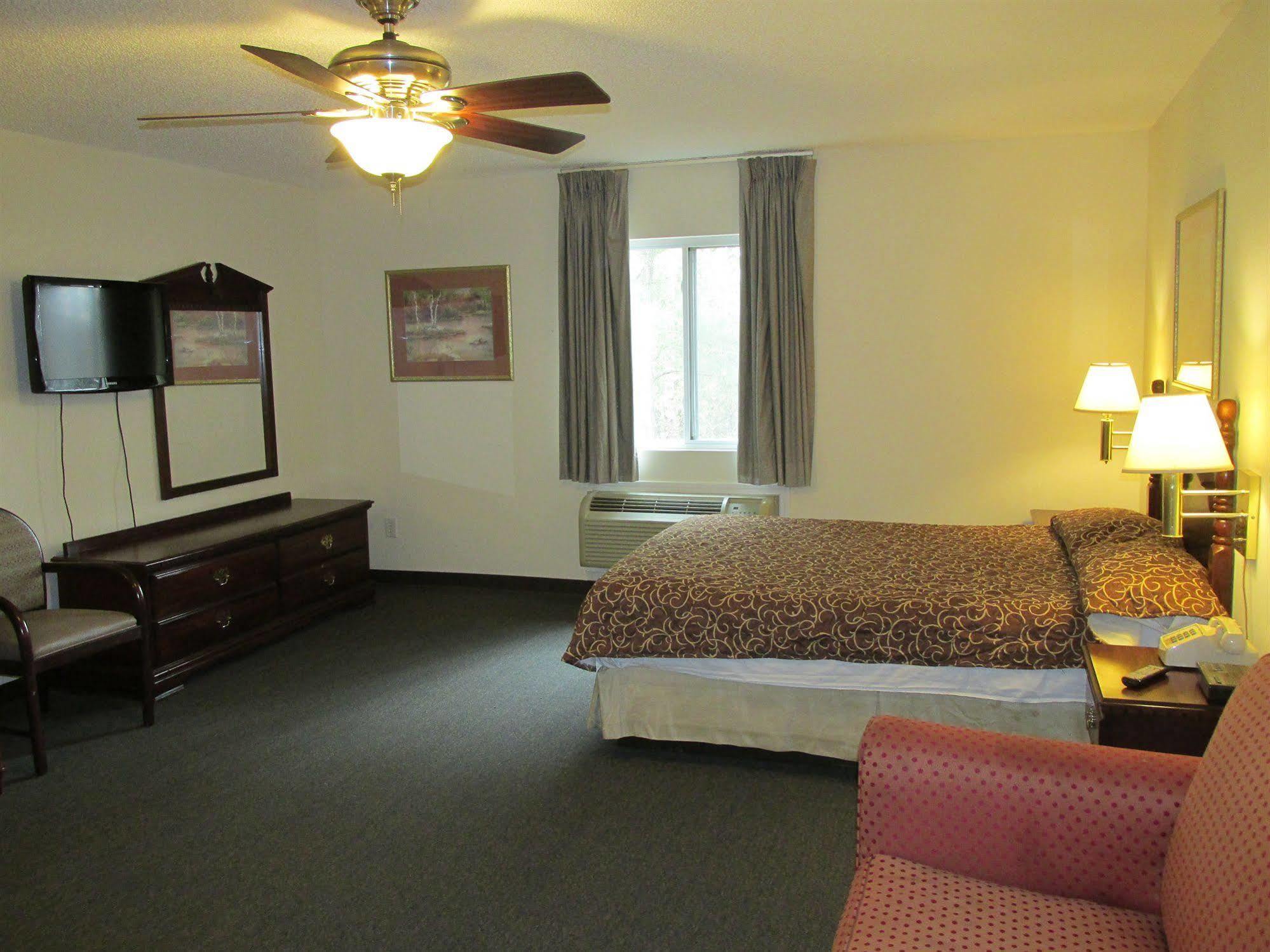 High Falls Inn & Suites Kültér fotó