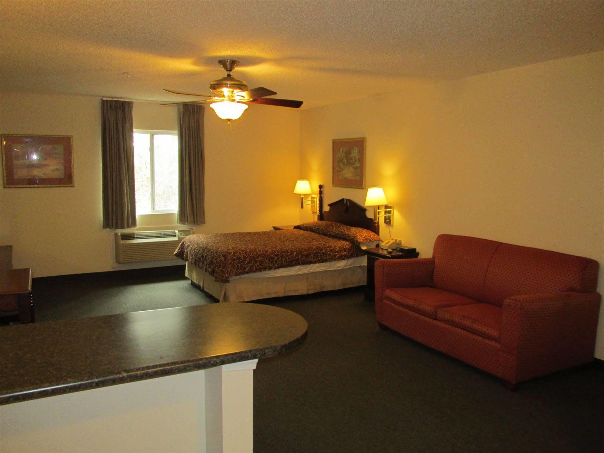 High Falls Inn & Suites Kültér fotó