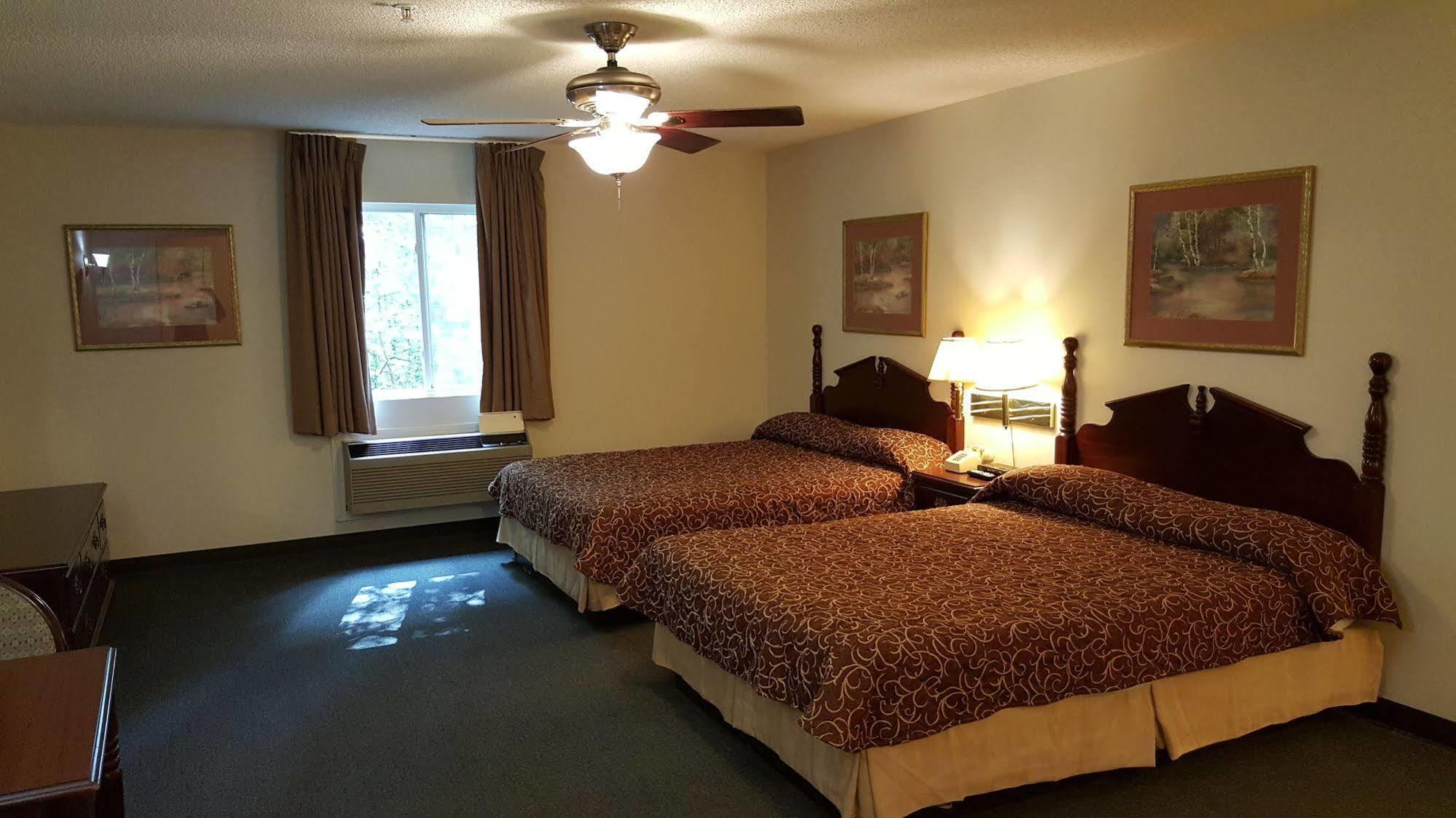 High Falls Inn & Suites Kültér fotó