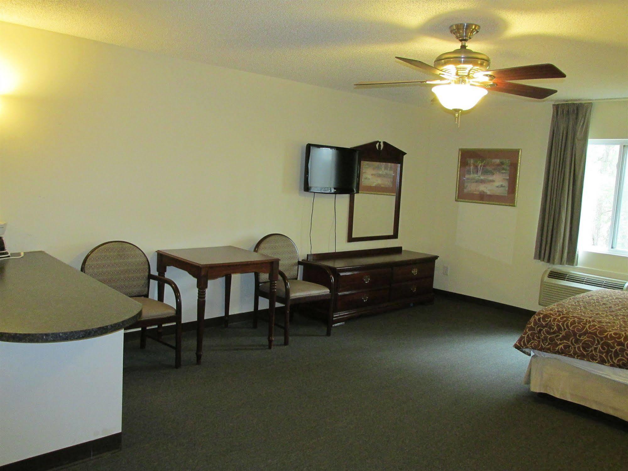High Falls Inn & Suites Kültér fotó