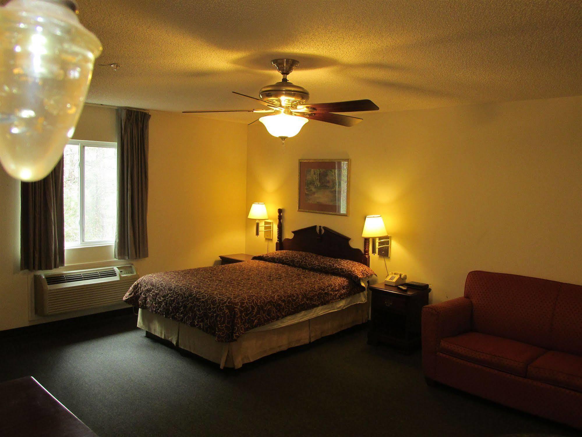 High Falls Inn & Suites Kültér fotó