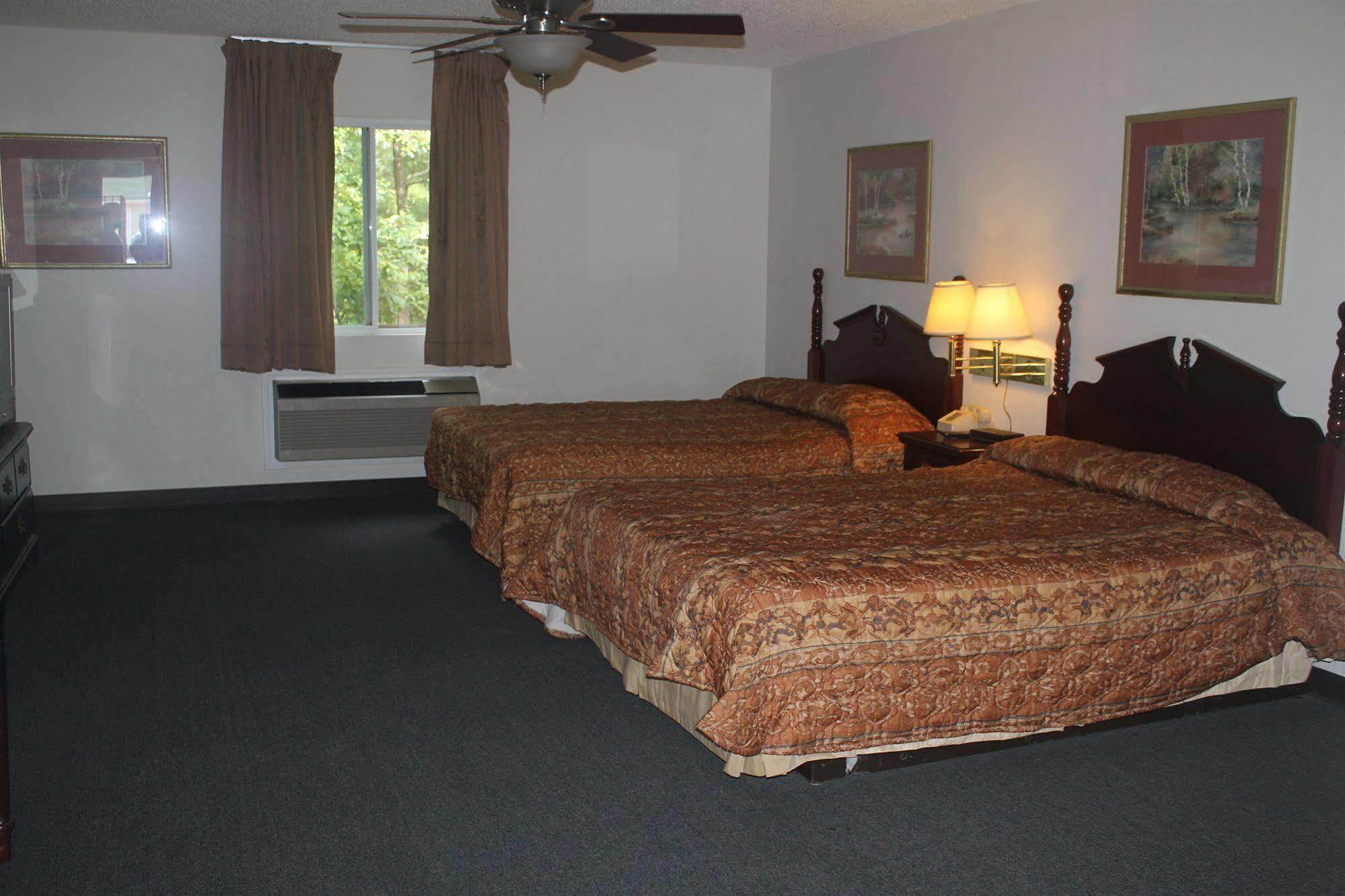 High Falls Inn & Suites Kültér fotó