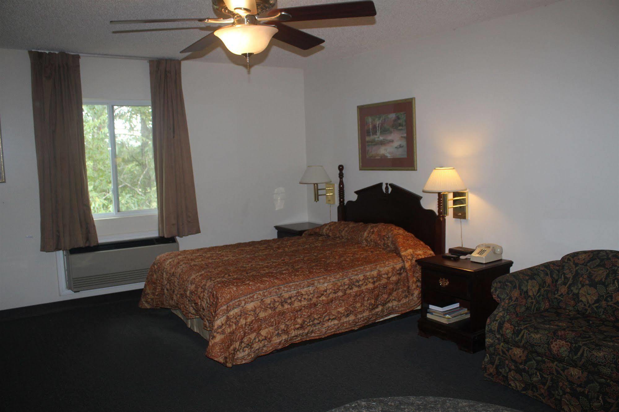 High Falls Inn & Suites Kültér fotó